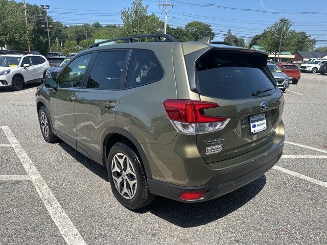 2022 Subaru Forester Premium photo 4
