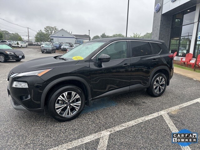 2022 Nissan Rogue SV photo 2