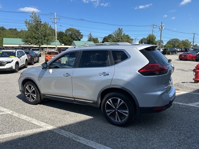 2017 Nissan Rogue SL photo 3