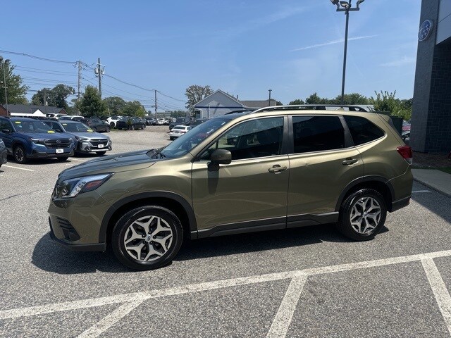 2022 Subaru Forester Premium photo 2