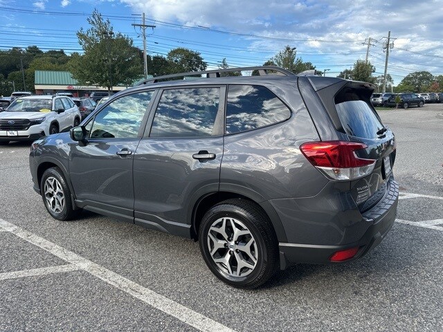 2023 Subaru Forester Premium photo 3
