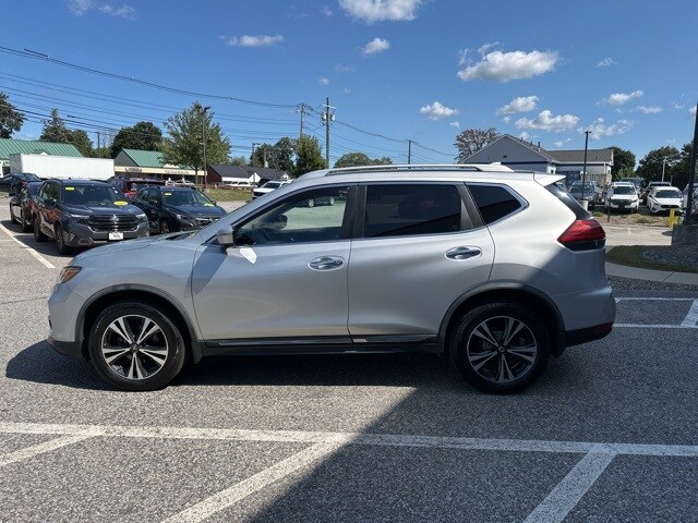 2017 Nissan Rogue SL photo 2