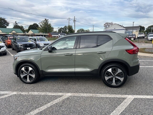 2025 Volvo XC40 Plus photo 3