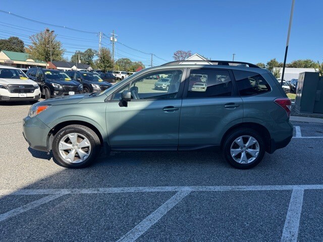 2016 Subaru Forester 2.5i Premium photo 2