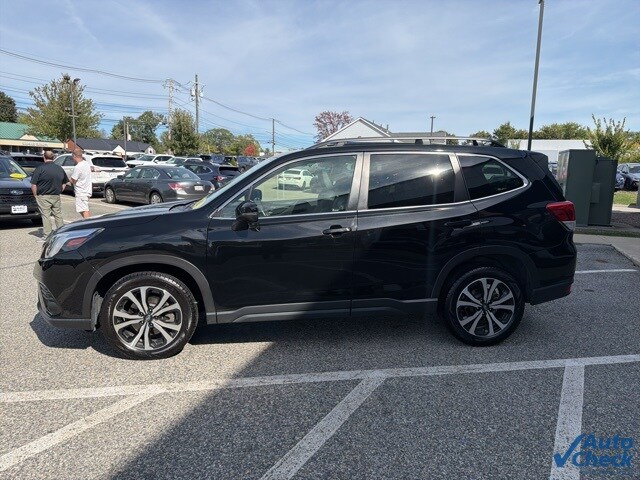 2023 Subaru Forester Limited Base photo 3