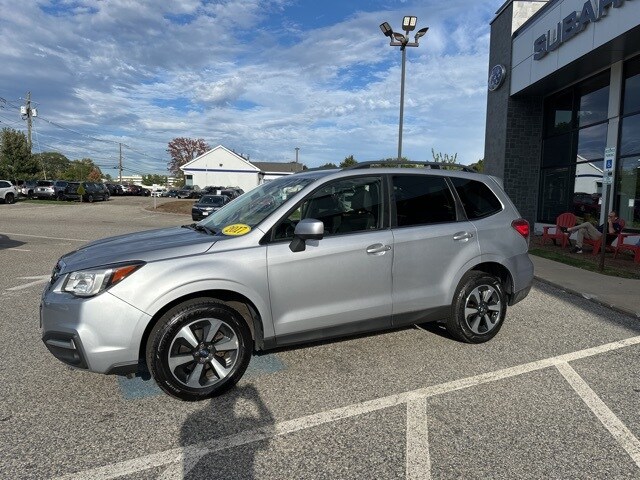 2017 Subaru Forester 2.5i Premium photo 2