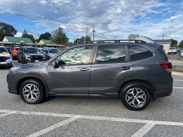 2023 Subaru Forester Premium photo 2