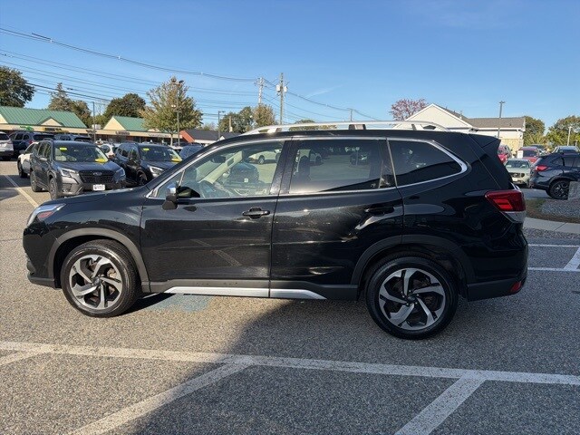 2023 Subaru Forester Touring photo 2