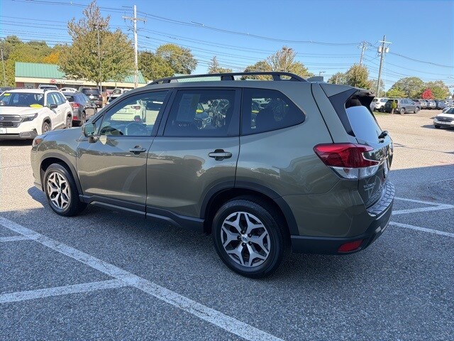 2022 Subaru Forester Premium photo 3