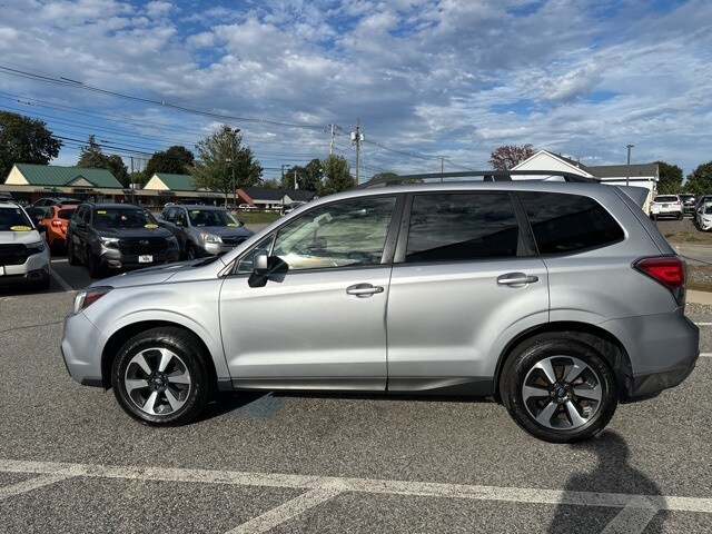 2017 Subaru Forester 2.5i Premium photo 3