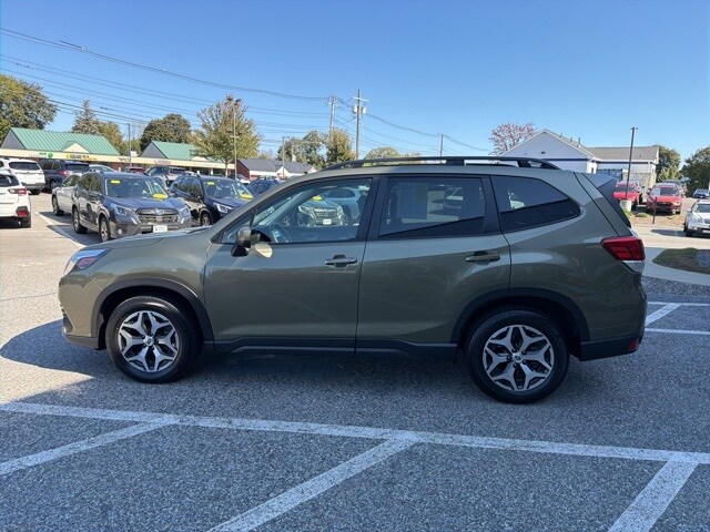 2022 Subaru Forester Premium photo 2
