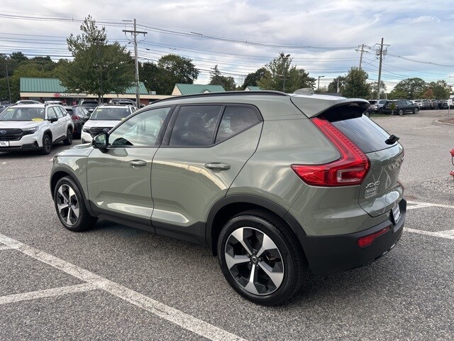 2025 Volvo XC40 Plus photo 4