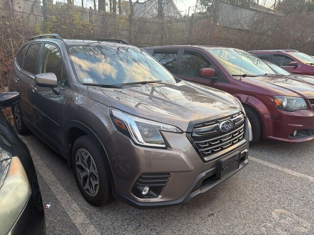 2024 Subaru Forester Premium photo 3
