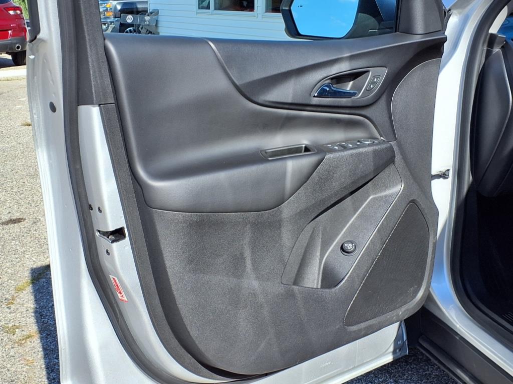 2021 Chevrolet Equinox LT photo 4