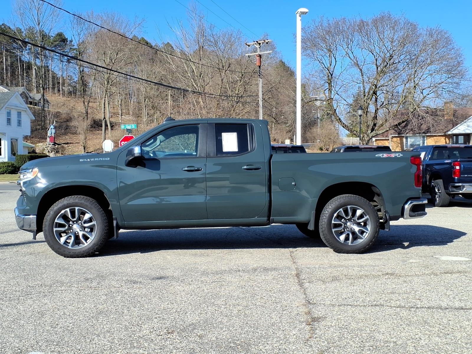 2025 Chevrolet Silverado 1500 LT - Photo 13