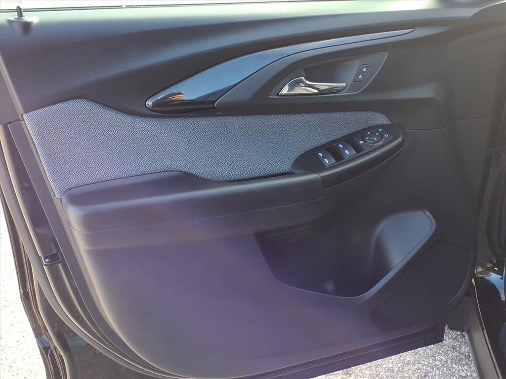 2022 Chevrolet Trailblazer LT photo 3