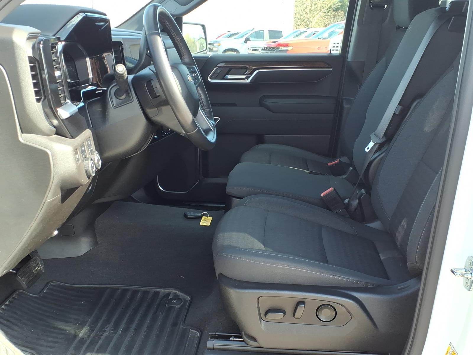 2022 Chevrolet Silverado 1500 LT - Photo 18
