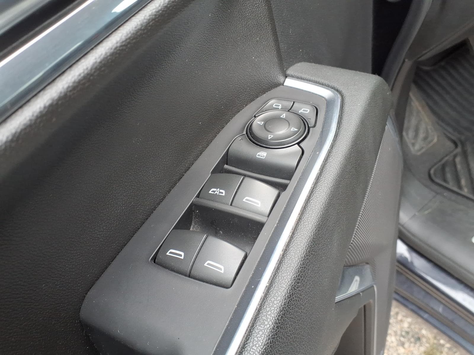 2024 Chevrolet Silverado 1500 LT - Photo 17