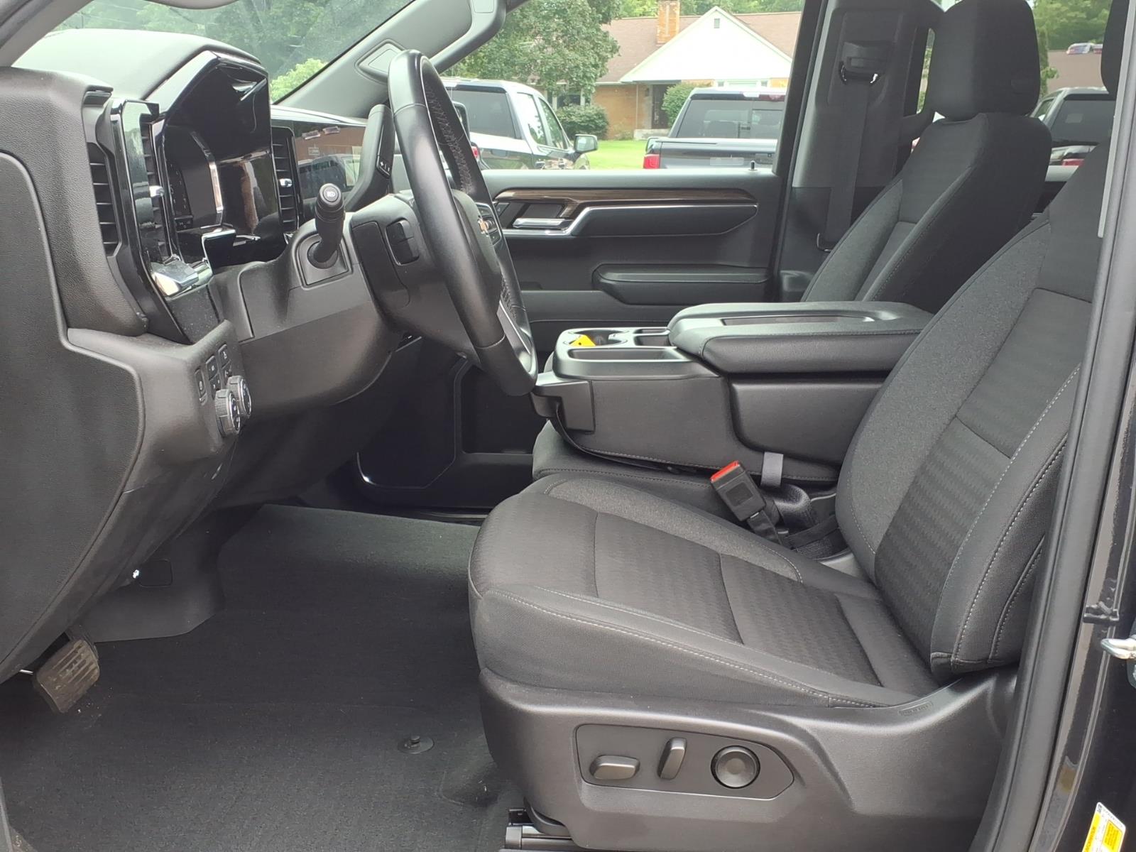 2024 Chevrolet Silverado 1500 LT - Photo 9