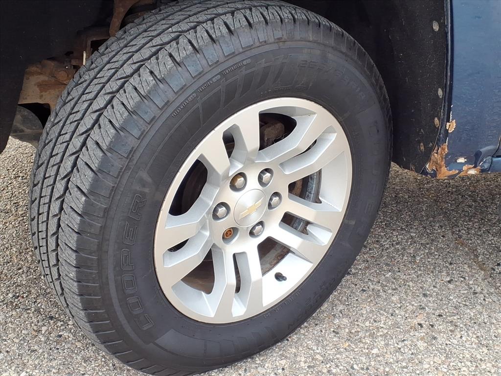 Used 2017 Chevrolet Silverado 1500 LT with VIN 1GCVKREC5HZ121458 for sale in New Era, MI