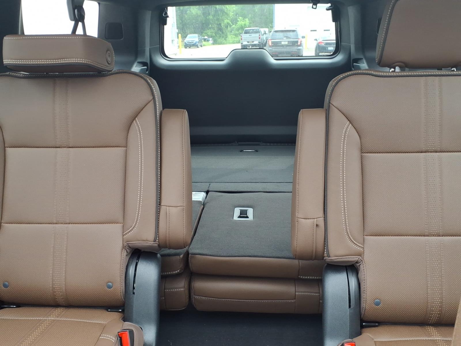 2026 Chevrolet Suburban High Country - Photo 6