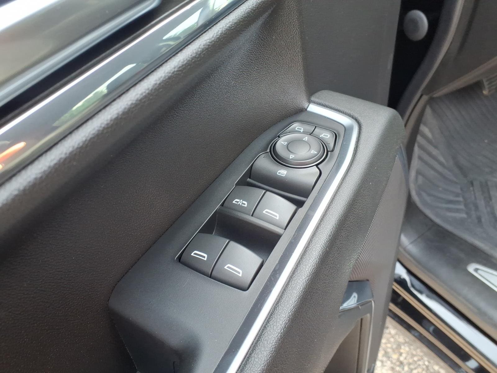 2023 Chevrolet Silverado 1500 LT - Photo 12