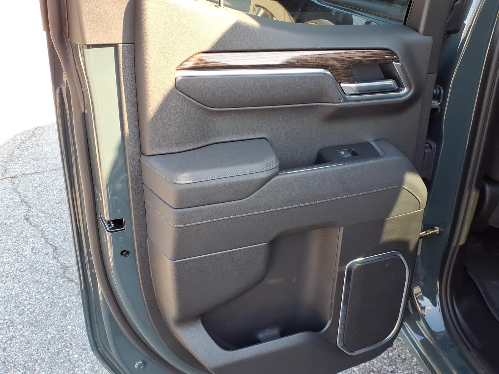 2025 Chevrolet Silverado 1500 LT - Photo 8