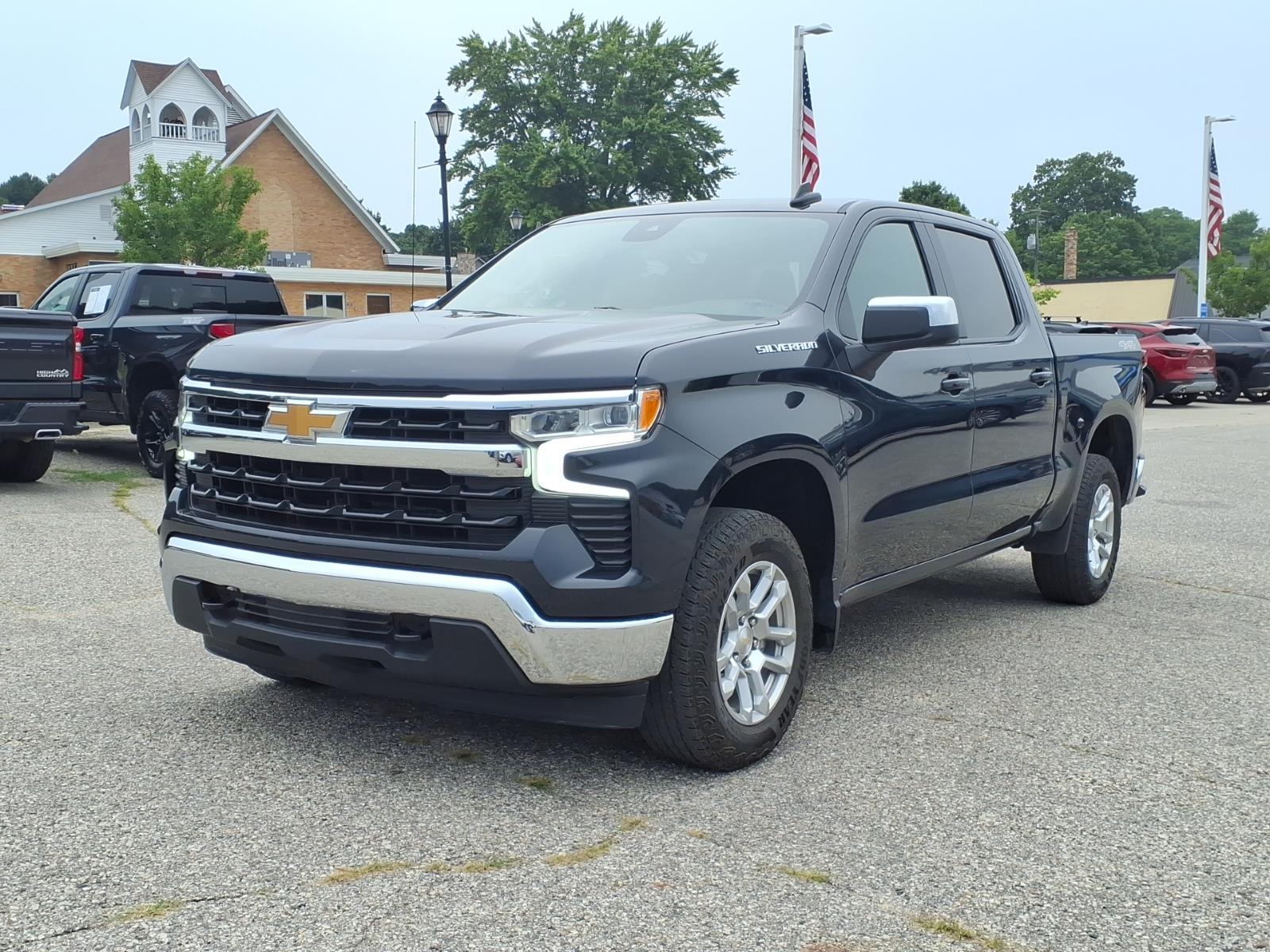 2024 Chevrolet Silverado 1500 LT - Photo 3