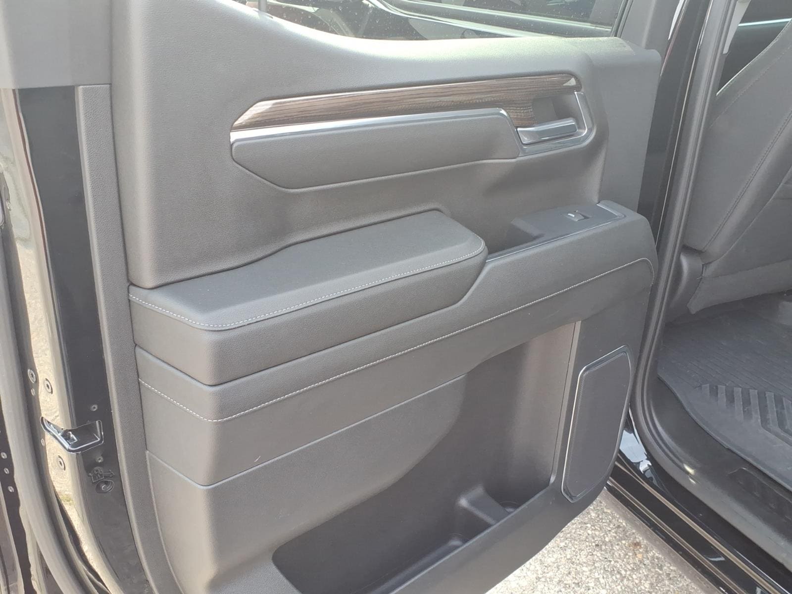 2023 Chevrolet Silverado 1500 LT - Photo 6