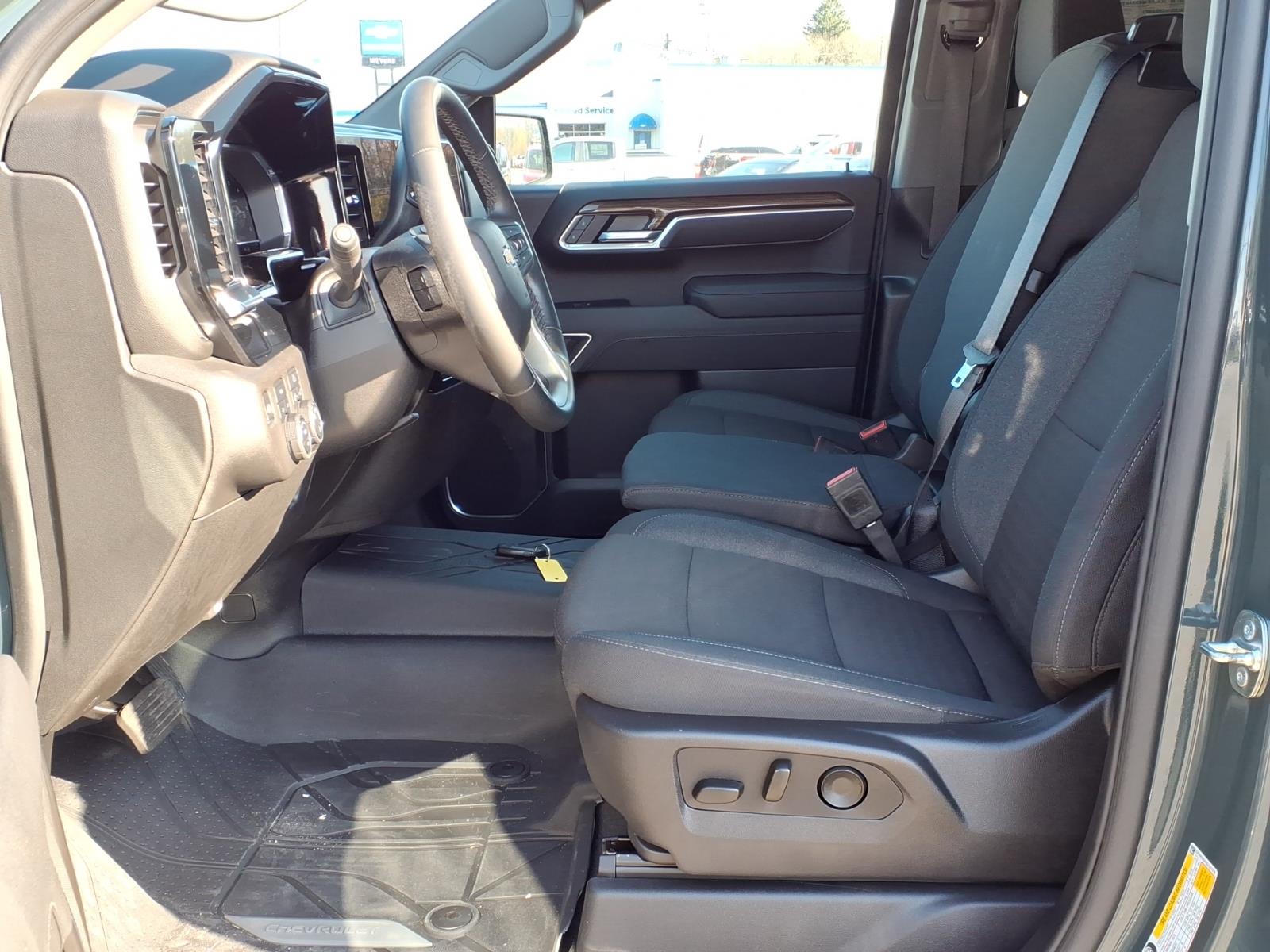2025 Chevrolet Silverado 1500 LT - Photo 20