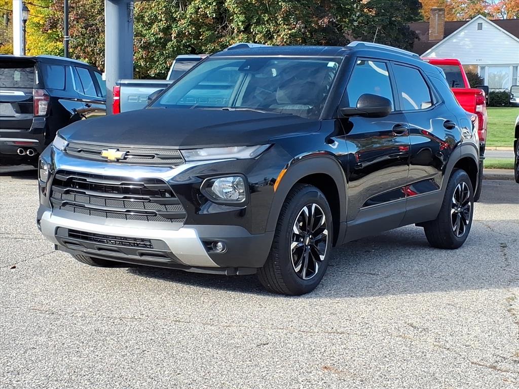 2022 Chevrolet Trailblazer LT photo 2
