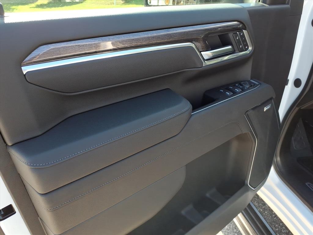 2026 Chevrolet Silverado 2500HD LTZ photo 3