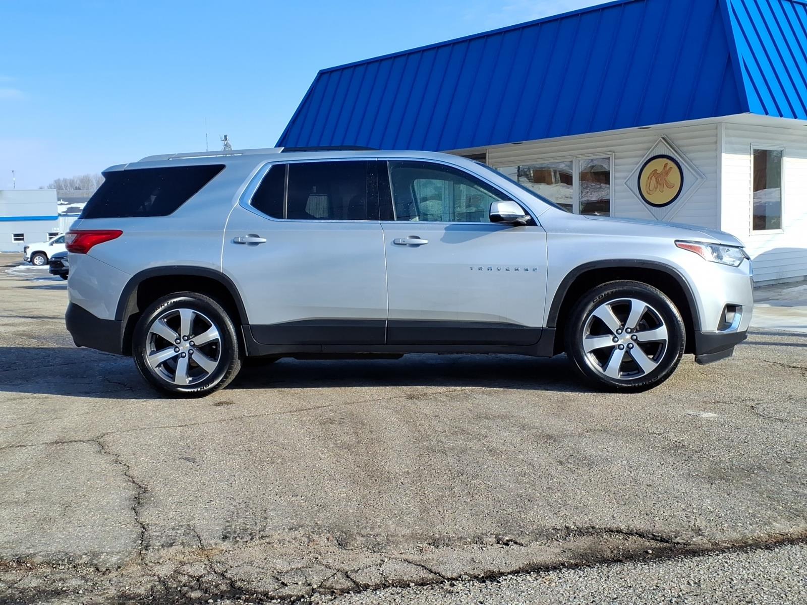 Used 2018 Chevrolet Traverse 3LT with VIN 1GNEVHKW8JJ175218 for sale in New Era, MI