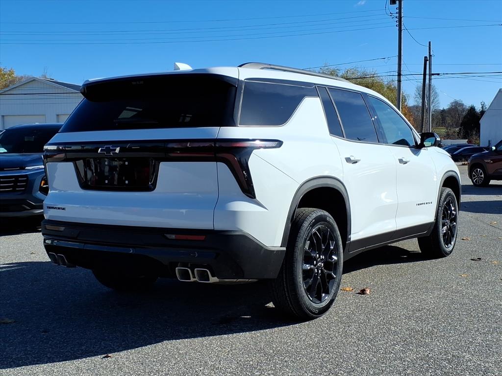 2026 Chevrolet Traverse photo 2