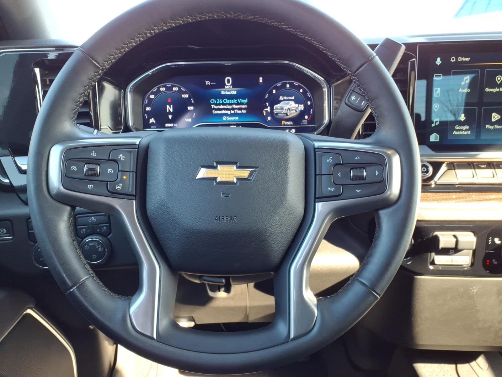 2025 Chevrolet Silverado 1500 LT - Photo 11