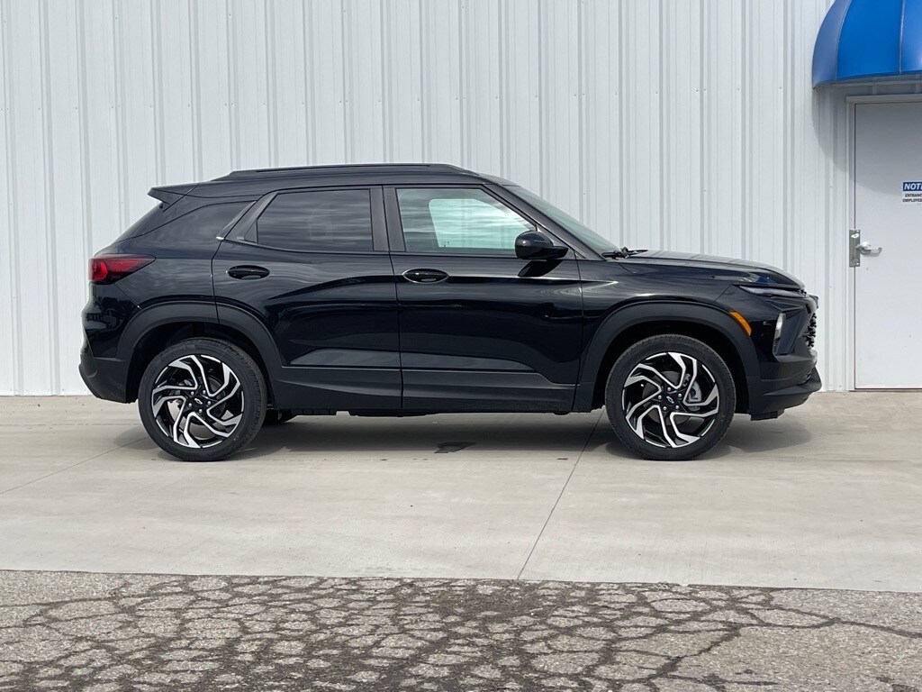 2025 Chevrolet Trailblazer RS photo 2