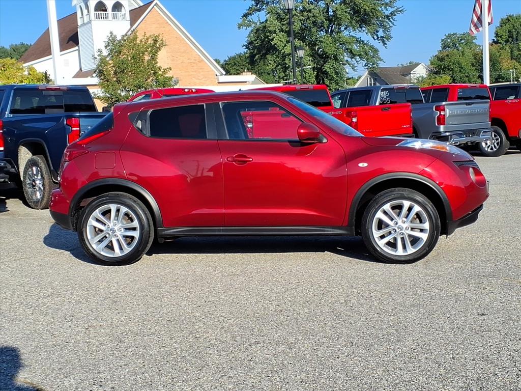 2013 Nissan Juke SV photo 2