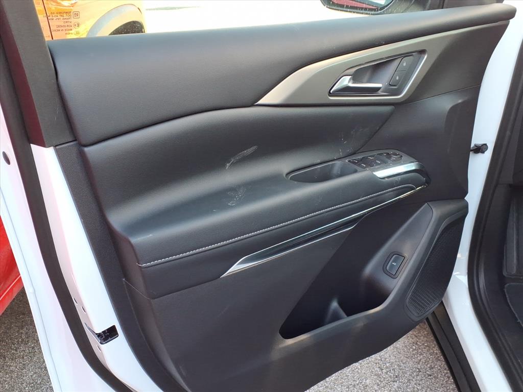 2026 Chevrolet Traverse photo 3