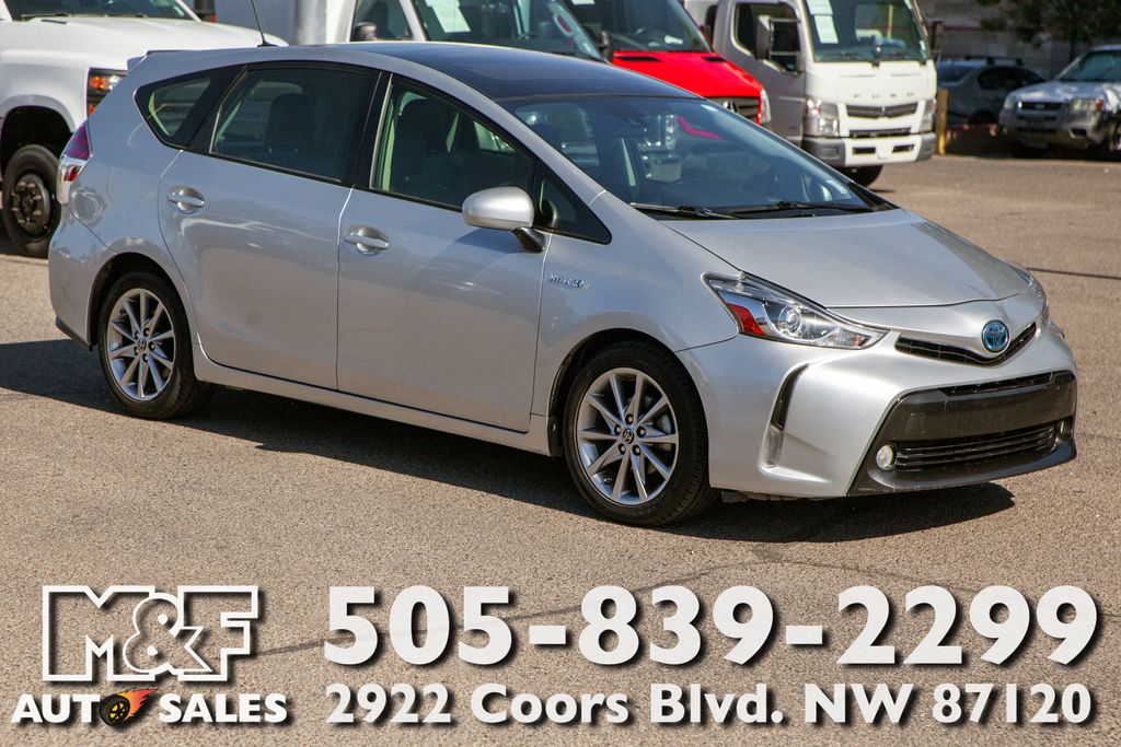 2017 Toyota Prius v Five's photo