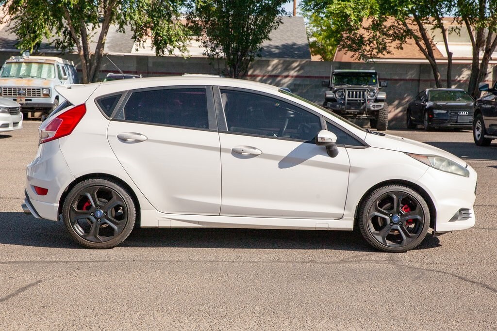 2017 Ford Fiesta ST photo 2