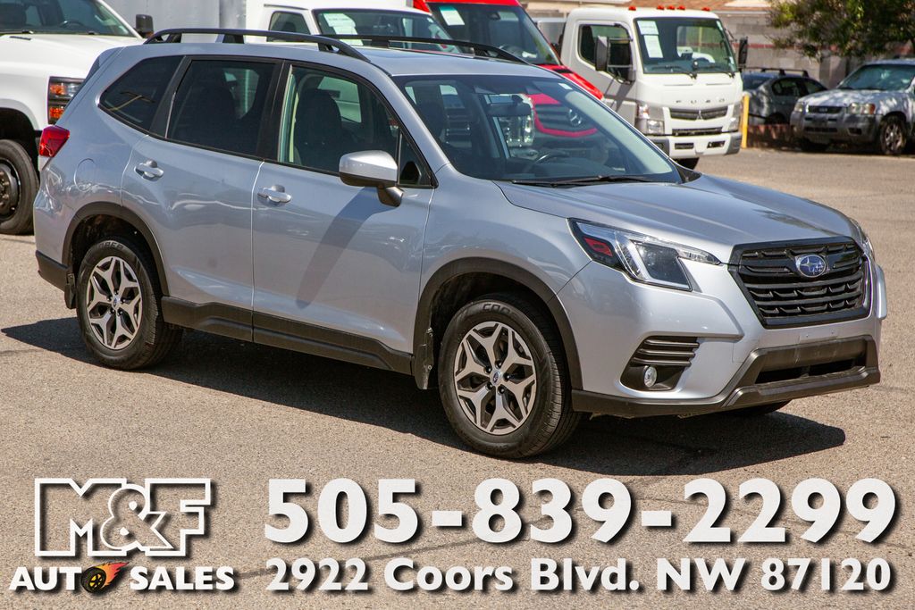 2023 Subaru Forester Premium's photo