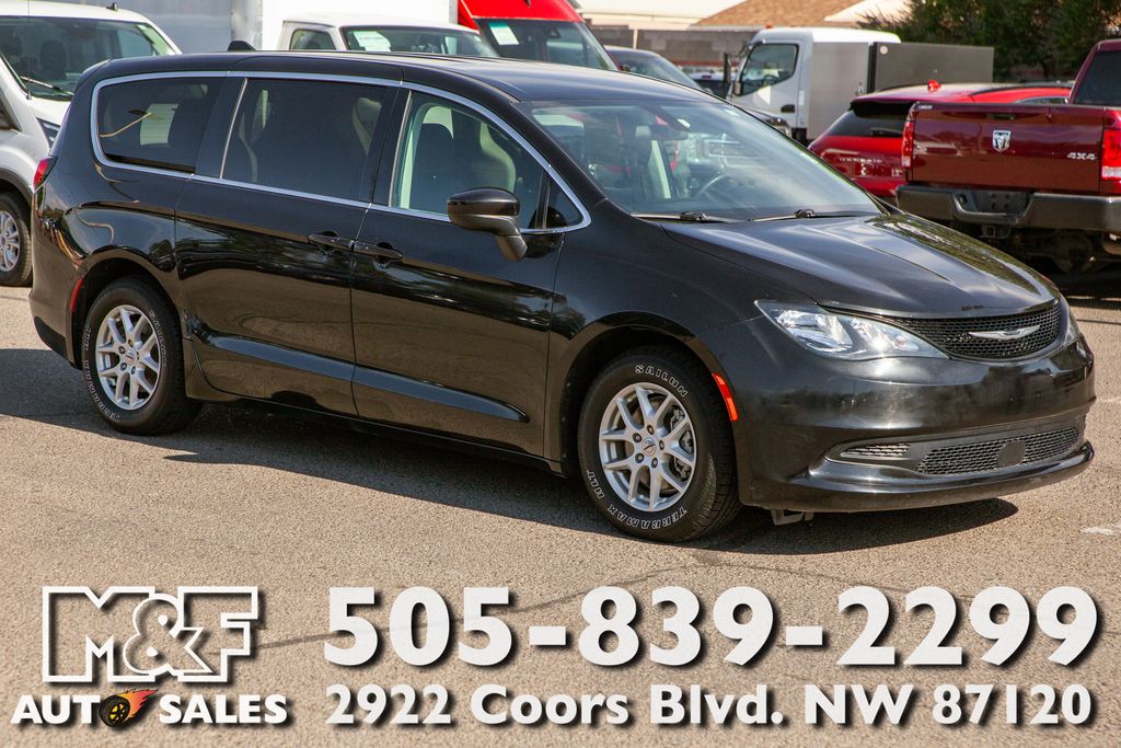 2022 Chrysler Voyager LX's photo