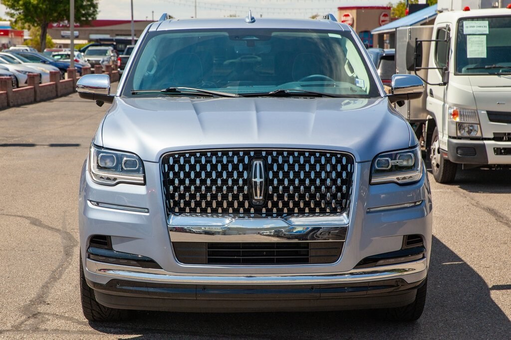 2023 Lincoln Navigator Black Label photo 2