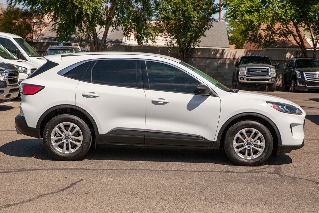2022 Ford Escape SE Hybrid photo 3