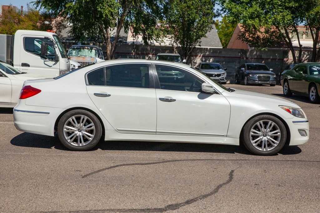 2012 Hyundai Genesis 3.8 photo 3