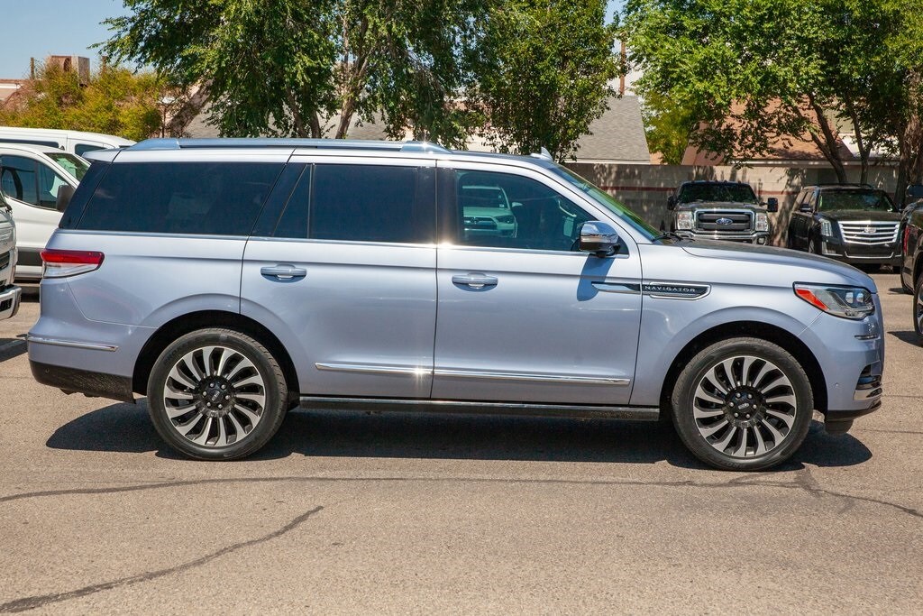 2023 Lincoln Navigator Black Label photo 3