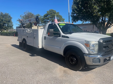 2015 Ford F-350 Chassis XLT Truck Regular Cab