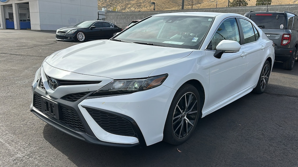 Used 2023 Toyota Camry SE Sedan