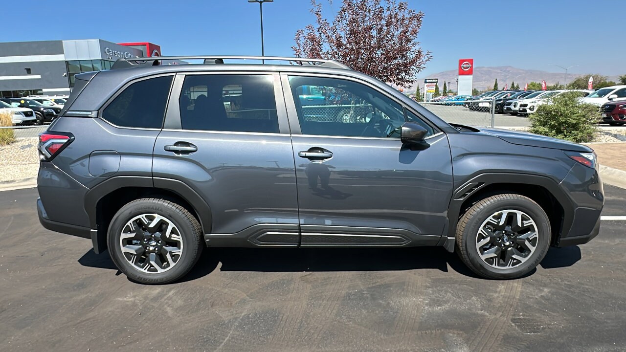 2025 Subaru Forester Premium Base photo 2