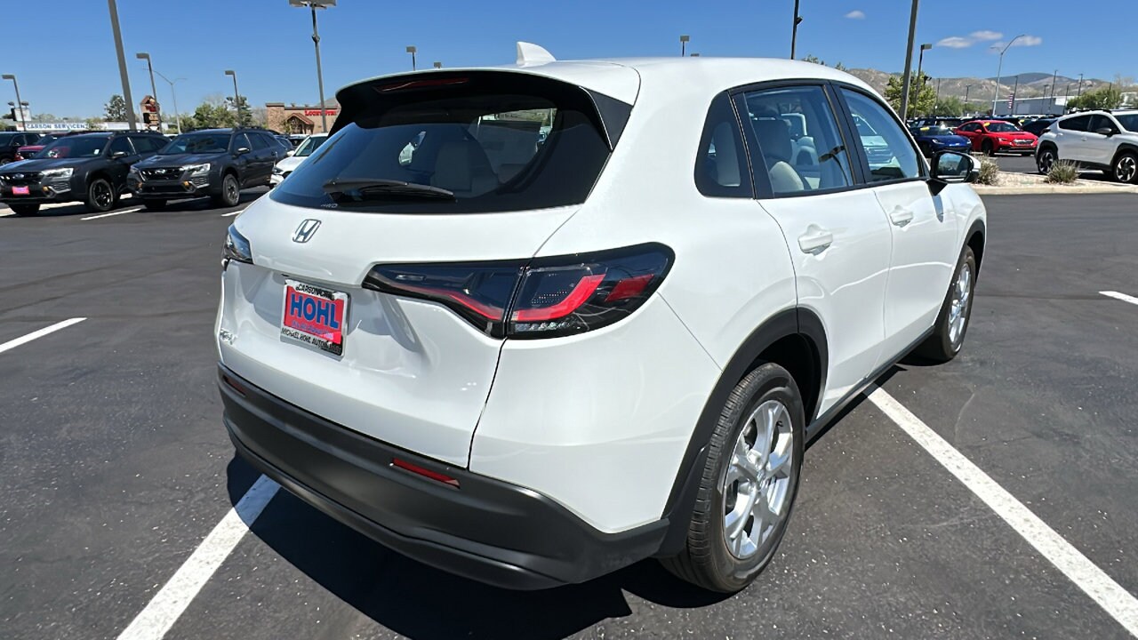 2025 Honda HR-V LX photo 3